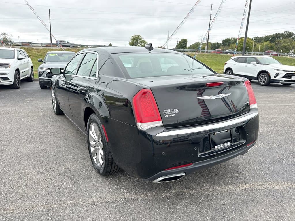 2015 Chrysler 300 Limited Photo in Danville KY 40422