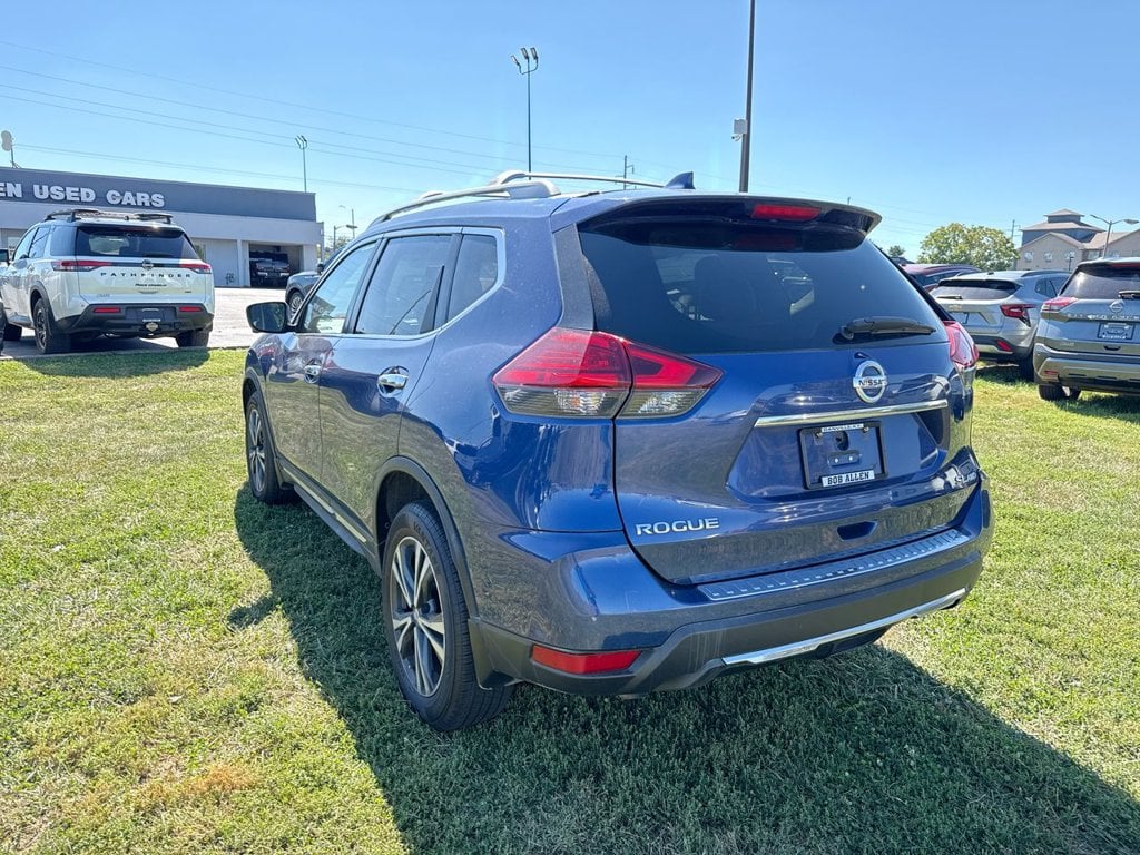 2017 Nissan Rogue SL Photo in Danville KY 40422