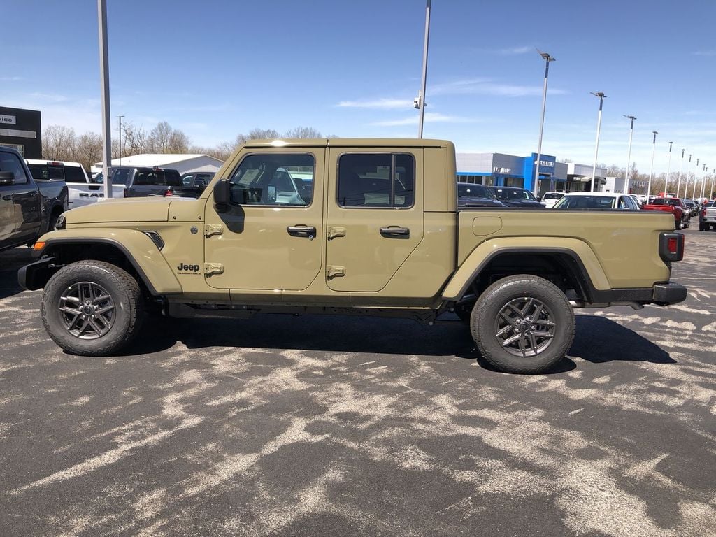 2026 Jeep Gladiator Sport S Photo in Danville KY 40422