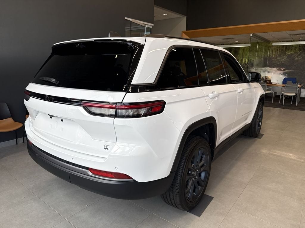 2026 Jeep Grand Cherokee Photo in Danville KY 40422