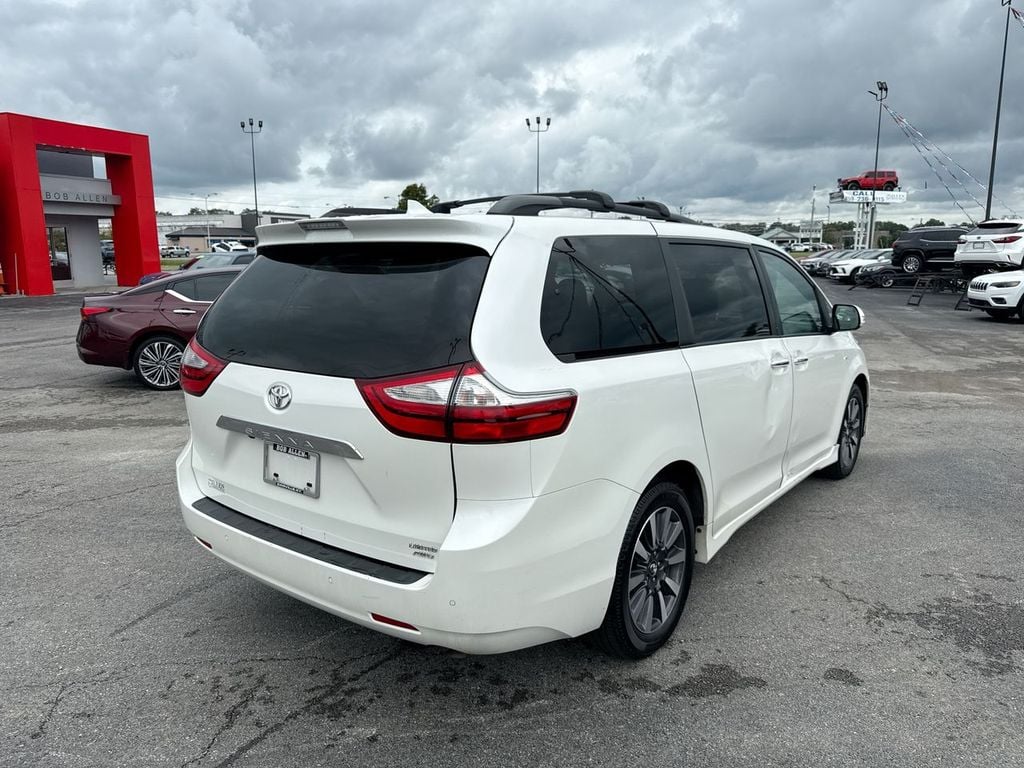 2018 Toyota Sienna Limited Premium Photo in Danville KY 40422