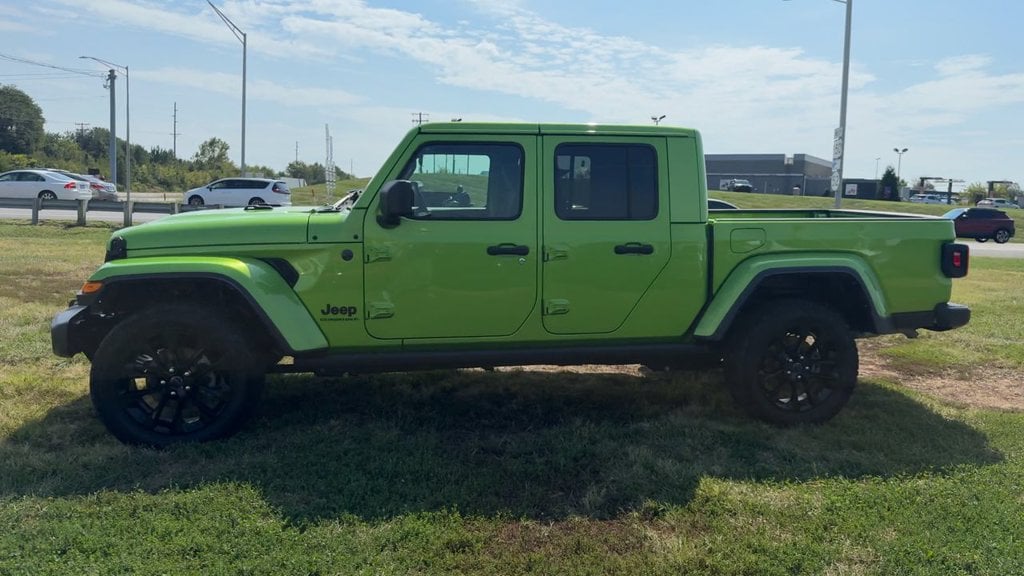 2025 Jeep Gladiator Nighthawk Photo in Danville KY 40422