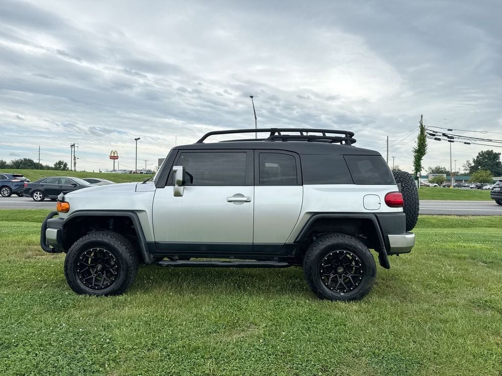 2007 Toyota FJ Cruiser Base Photo in Danville KY 40422