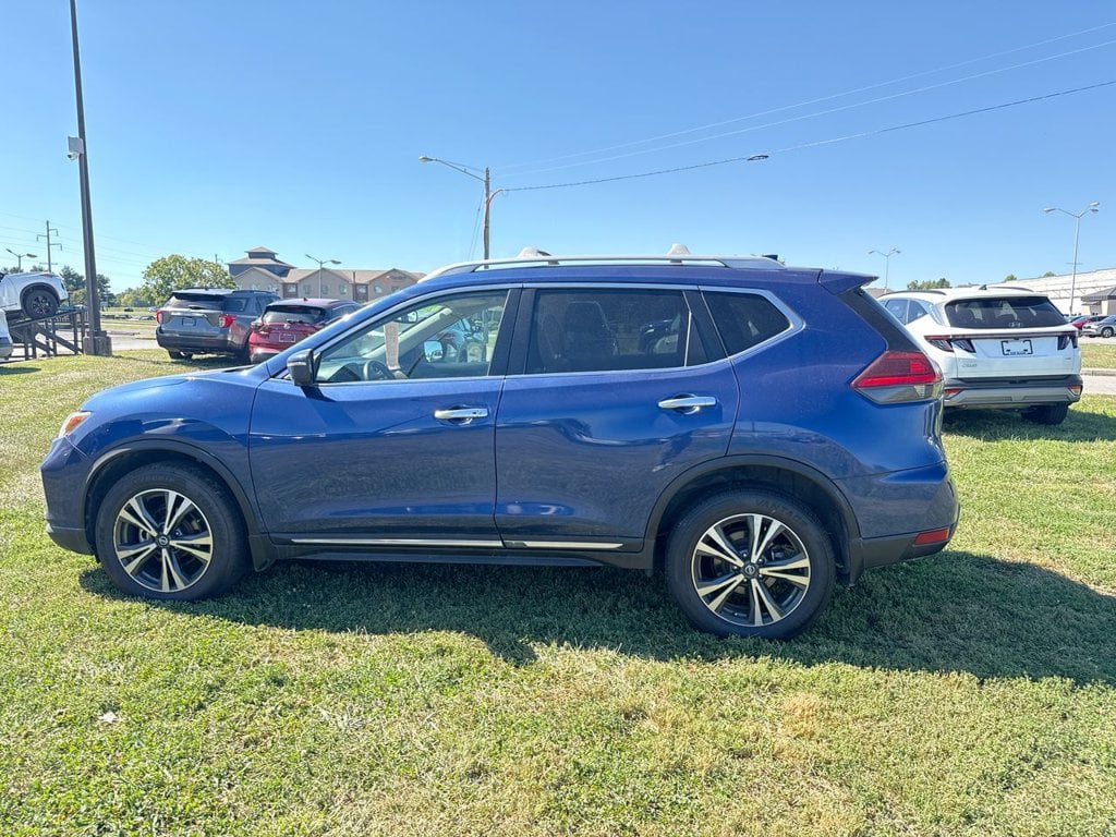 2017 Nissan Rogue SL Photo in Danville KY 40422
