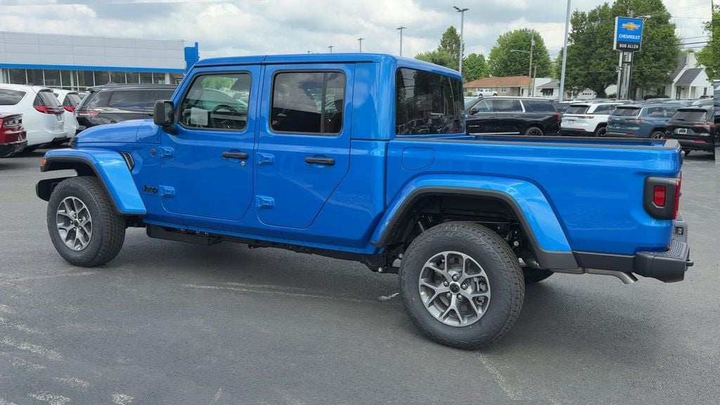 2026 Jeep Gladiator Sport S Photo in Danville KY 40422