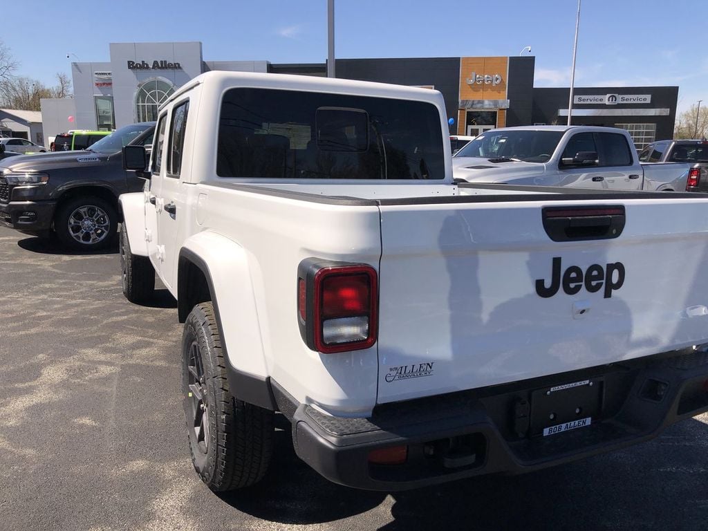 2026 Jeep Gladiator Sport S Photo in Danville KY 40422