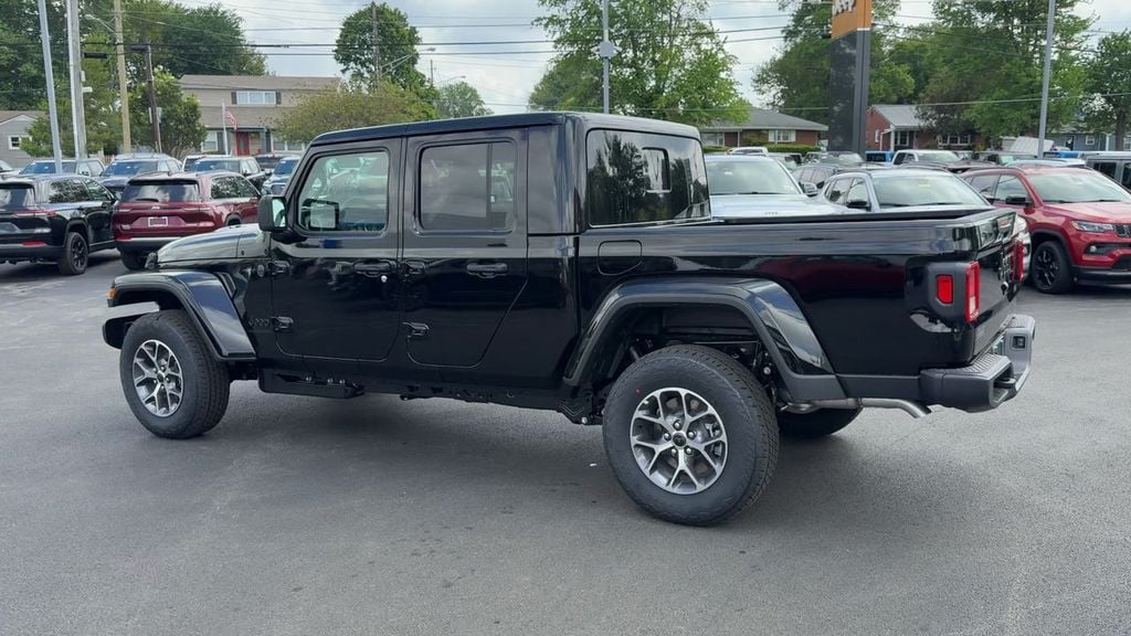 2026 Jeep Gladiator Sport S Photo in Danville KY 40422