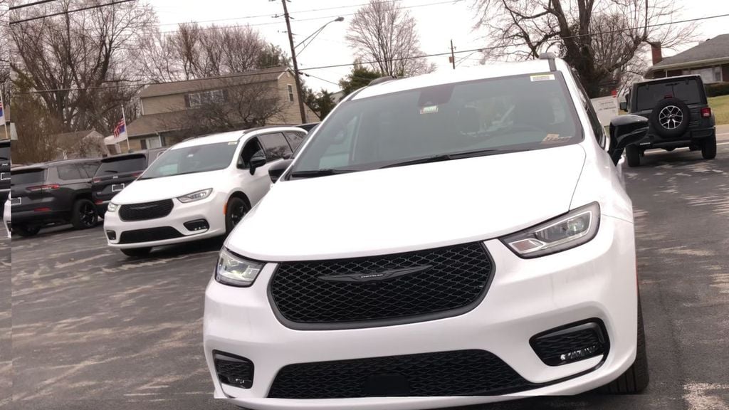 2026 Chrysler Pacifica Select Photo in Danville KY 40422