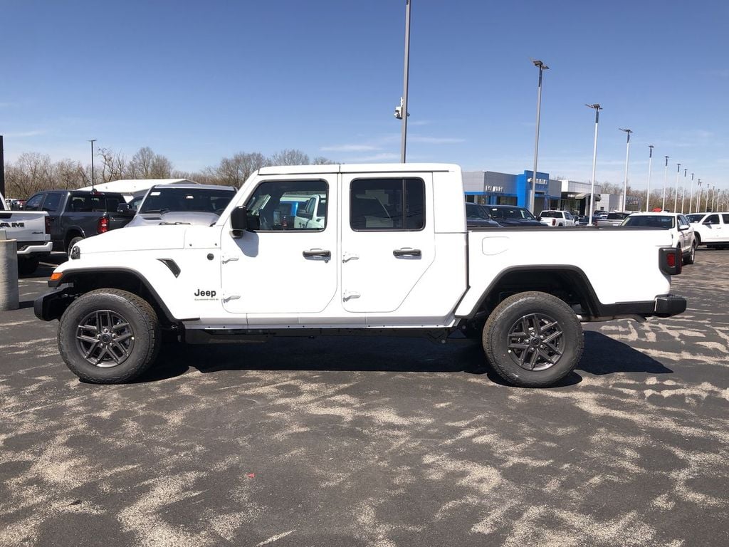 2026 Jeep Gladiator Sport S Photo in Danville KY 40422