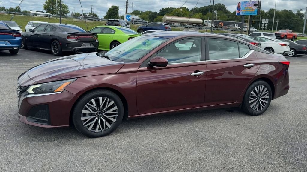 2023 Nissan Altima 2.5 SV Photo in Danville KY 40422