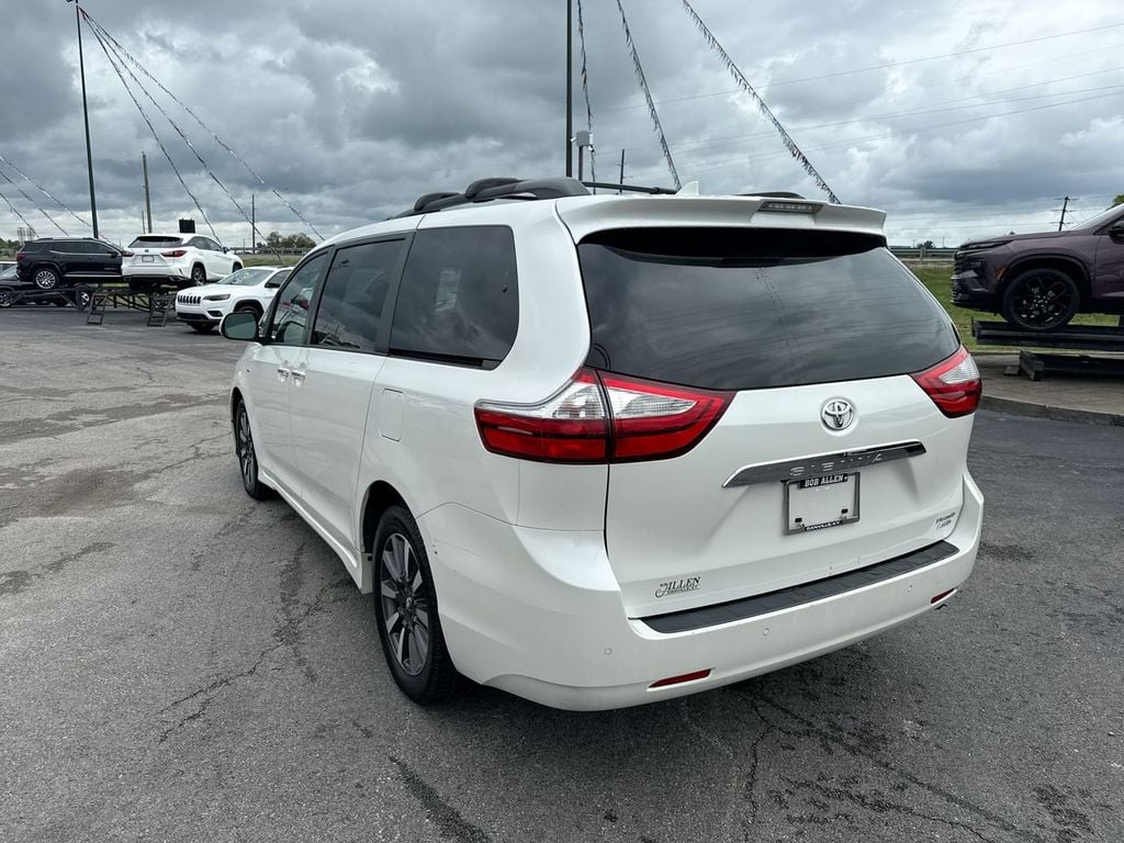 2018 Toyota Sienna Limited Premium Photo in Danville KY 40422