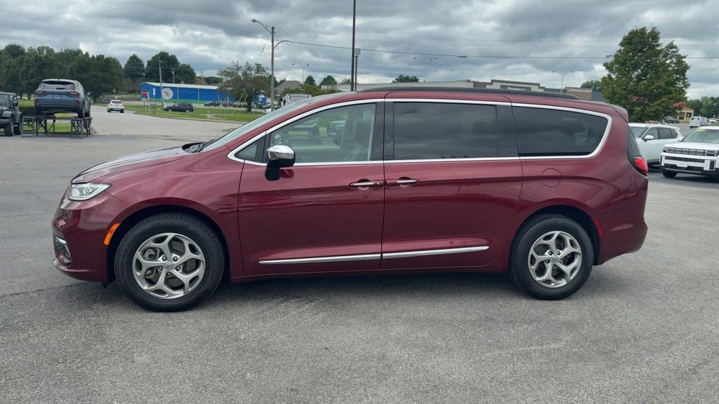 2023 Chrysler Pacifica Limited Photo in Danville KY 40422