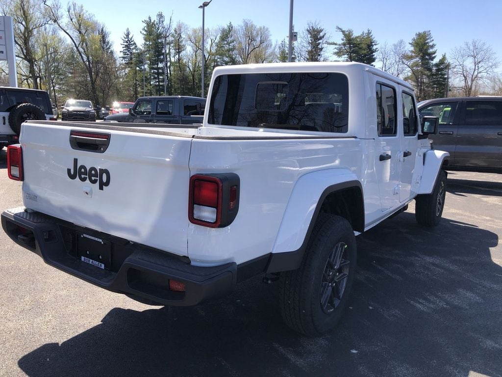 2026 Jeep Gladiator Sport S Photo in Danville KY 40422