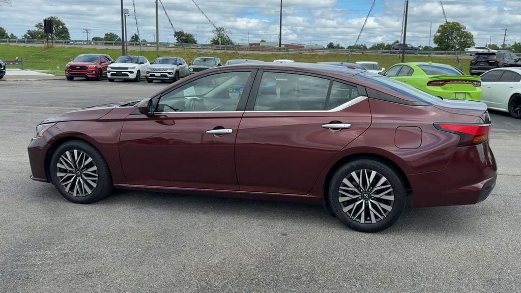 2023 Nissan Altima 2.5 SV Photo in Danville KY 40422