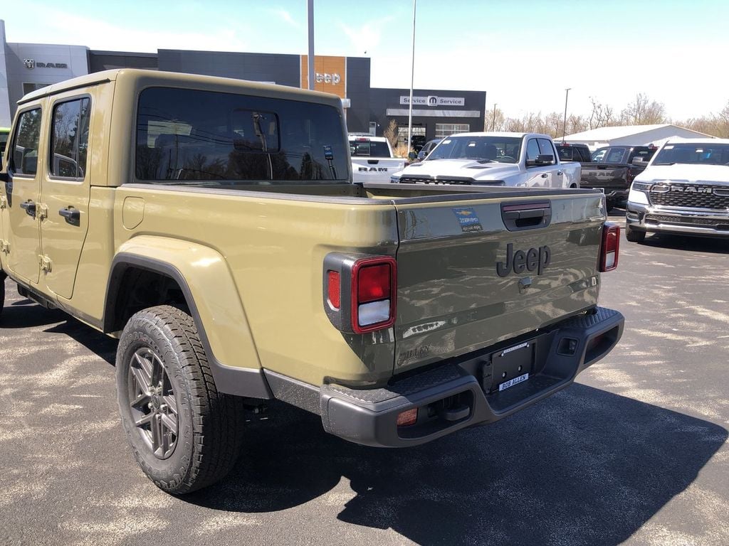 2026 Jeep Gladiator Sport S Photo in Danville KY 40422