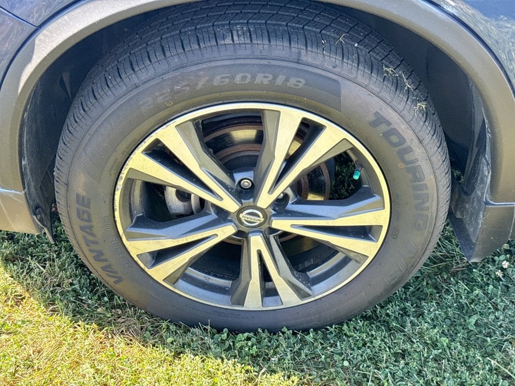 2017 Nissan Rogue SL Photo in Danville KY 40422