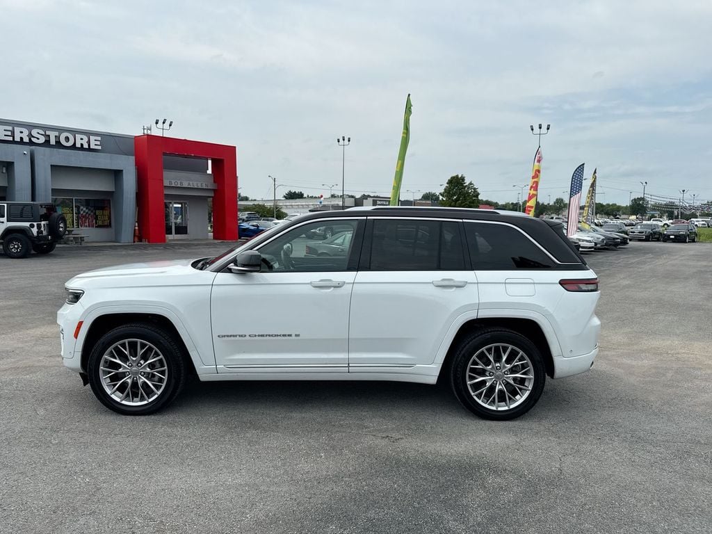 2022 Jeep Grand Cherokee Summit Photo in Danville KY 40422