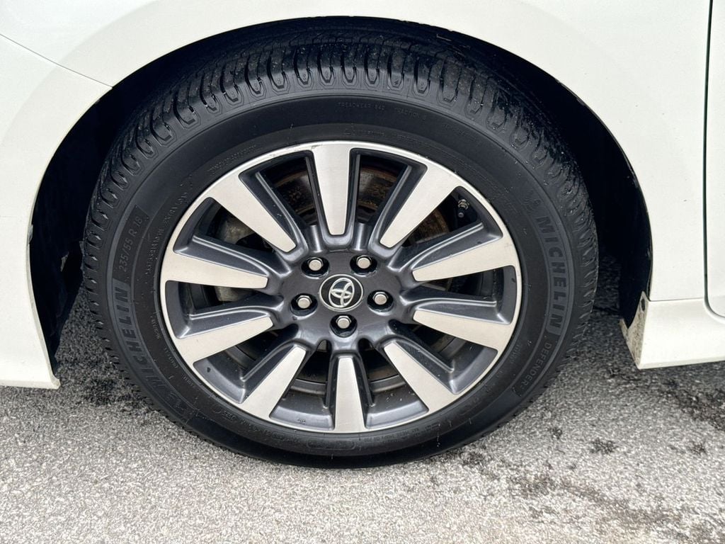 2018 Toyota Sienna Limited Premium Photo in Danville KY 40422