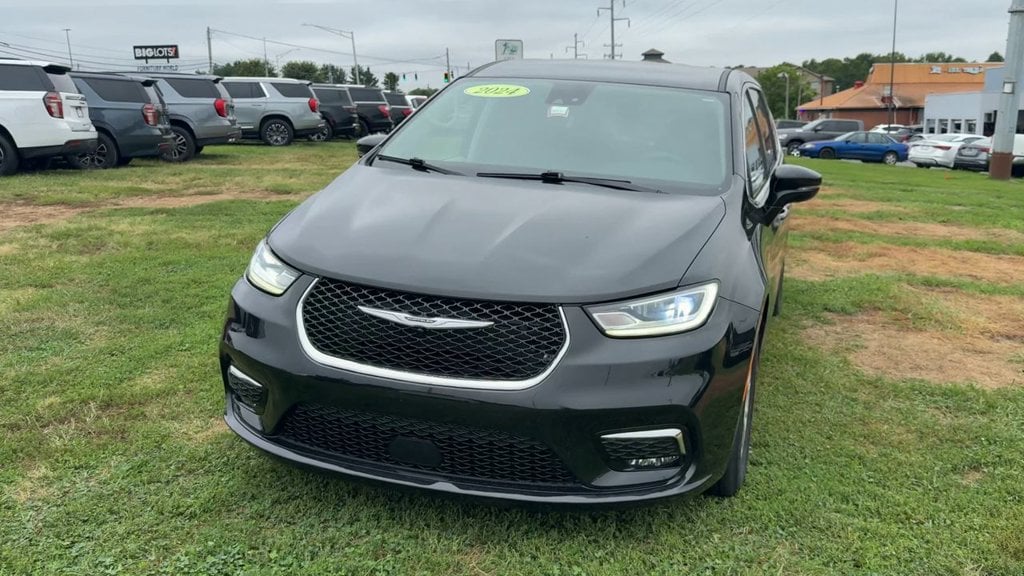 2024 Chrysler Pacifica Touring L Photo in Danville KY 40422