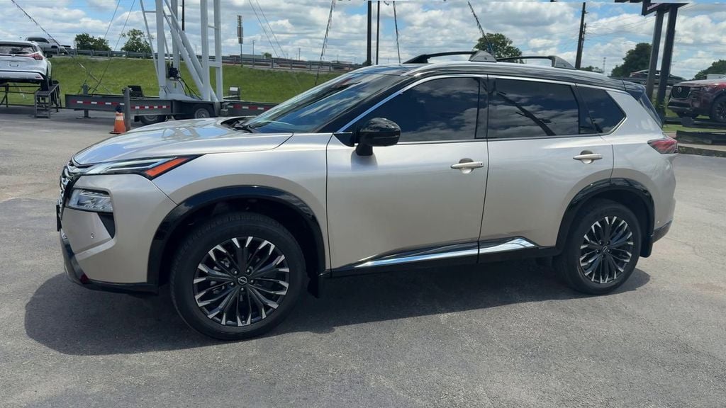 2025 Nissan Rogue Platinum Photo in Danville KY 40422