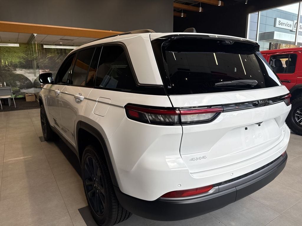 2026 Jeep Grand Cherokee Photo in Danville KY 40422