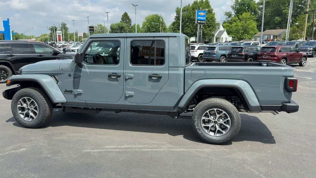2026 Jeep Gladiator Sport S Photo in Danville KY 40422