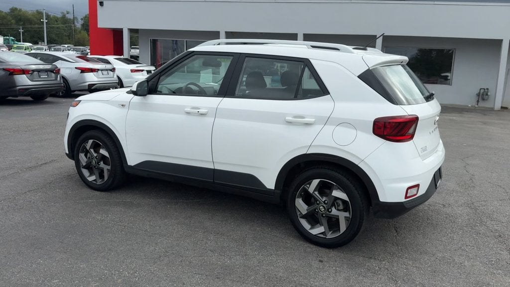 2025 Hyundai Venue SEL Photo in Danville KY 40422