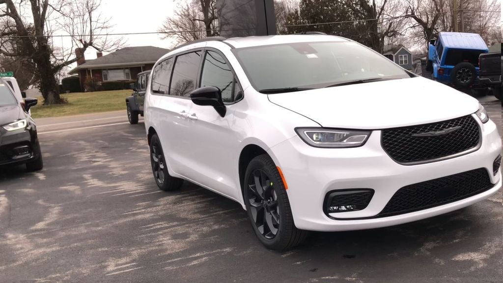2026 Chrysler Pacifica Select Photo in Danville KY 40422