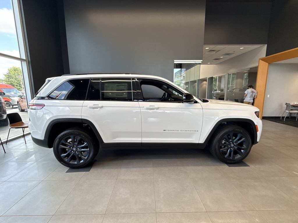 2026 Jeep Grand Cherokee Photo in Danville KY 40422