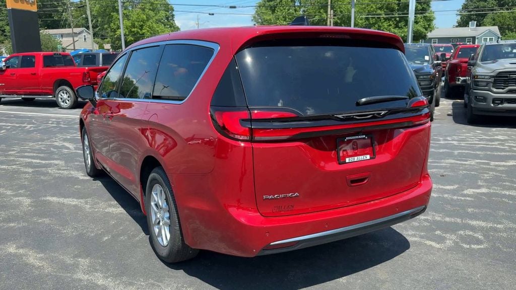 2027 Chrysler Pacifica Select Photo in Danville KY 40422