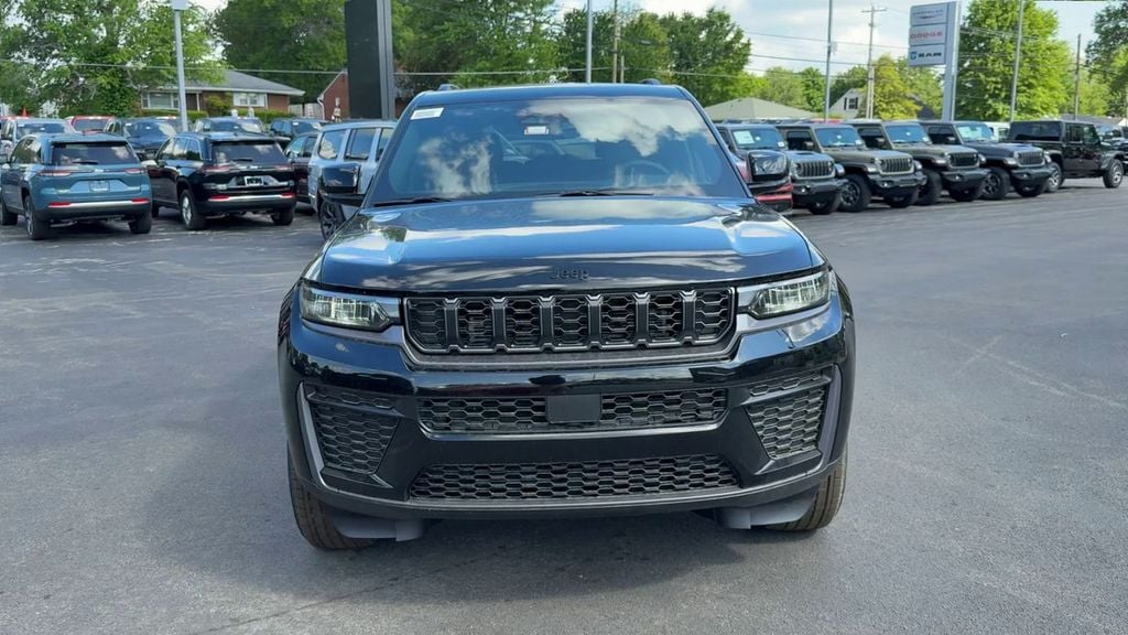 2026 Jeep Grand Cherokee Altitude Photo in Danville KY 40422