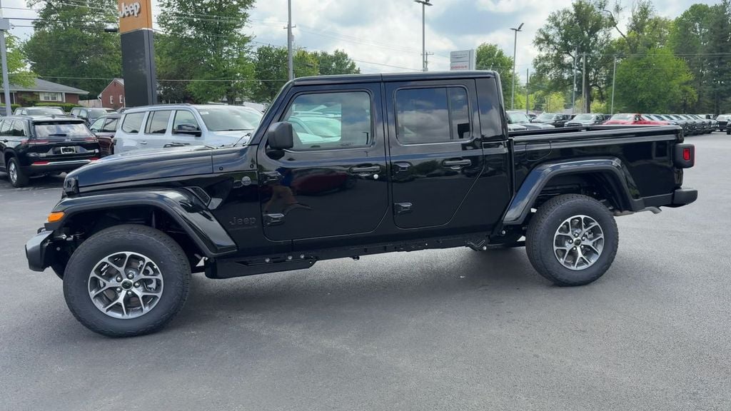 2026 Jeep Gladiator Sport S Photo in Danville KY 40422