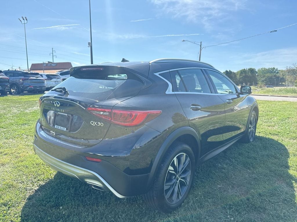 2018 INFINITI QX30 Premium Photo in Danville KY 40422
