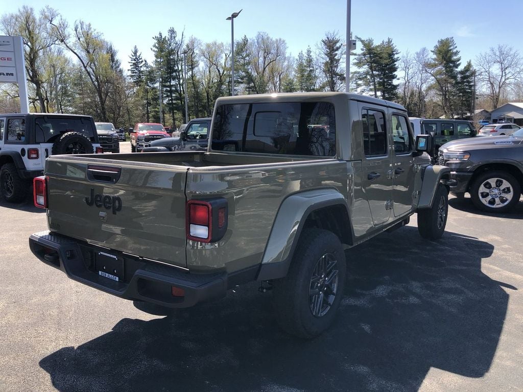 2026 Jeep Gladiator Sport S Photo in Danville KY 40422