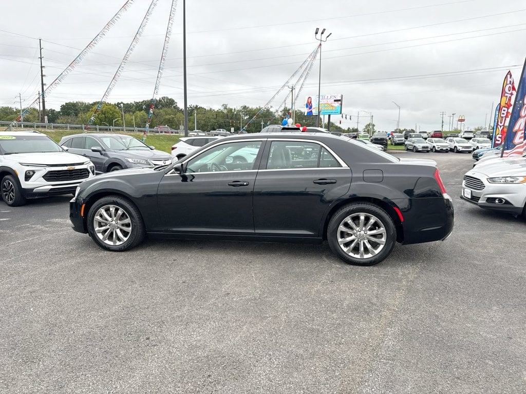 2015 Chrysler 300 Limited Photo in Danville KY 40422