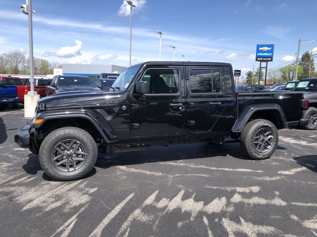 2026 Jeep Gladiator Sport S Photo in Danville KY 40422
