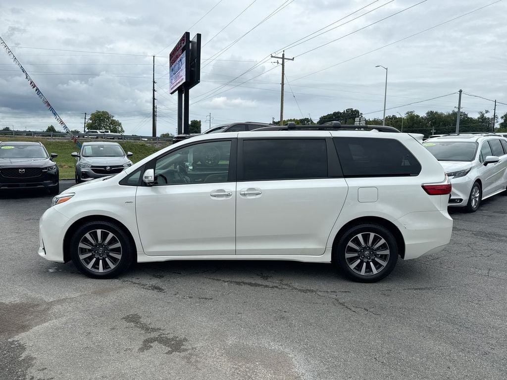 2018 Toyota Sienna Limited Premium Photo in Danville KY 40422