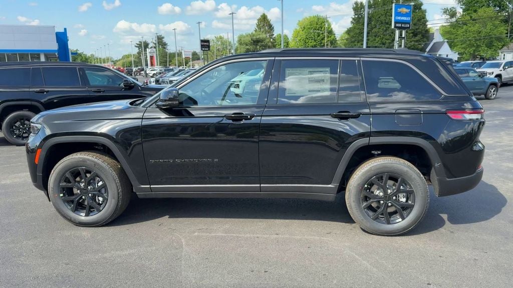 2026 Jeep Grand Cherokee Altitude Photo in Danville KY 40422
