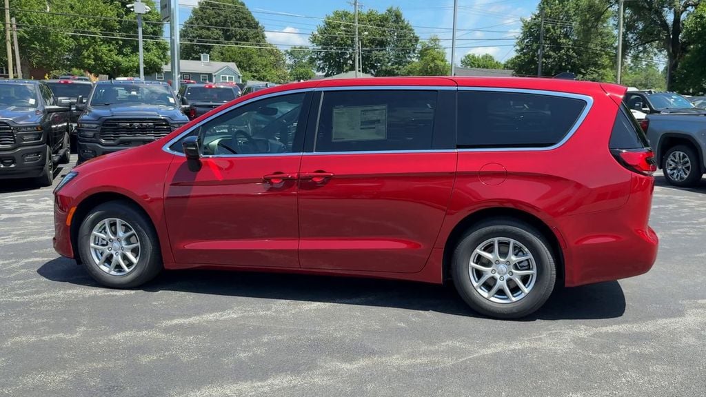 2027 Chrysler Pacifica Select Photo in Danville KY 40422