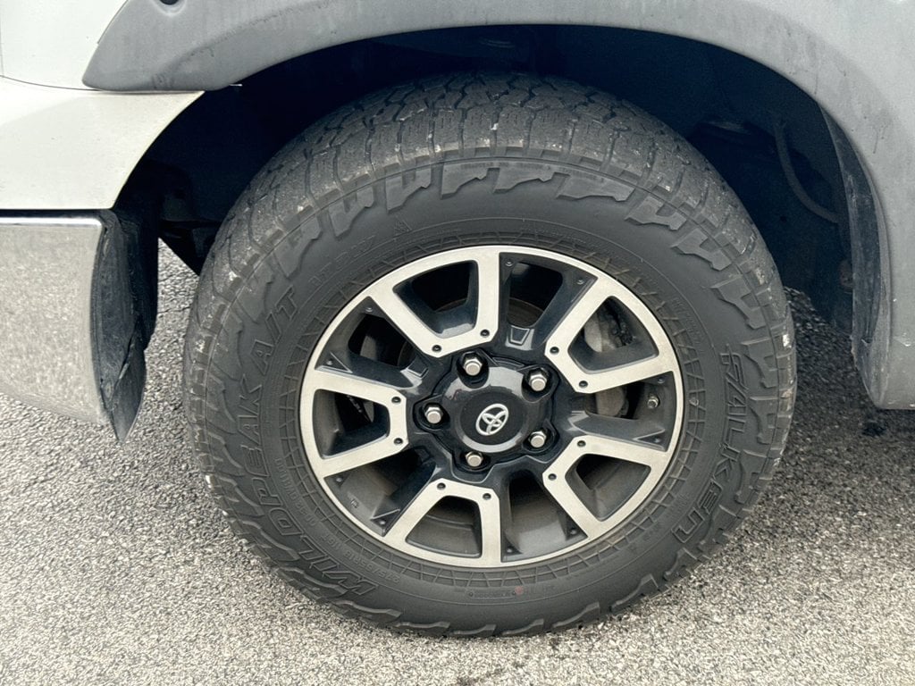 Pre-Owned 2011 Toyota Tundra Grade - photo - 1