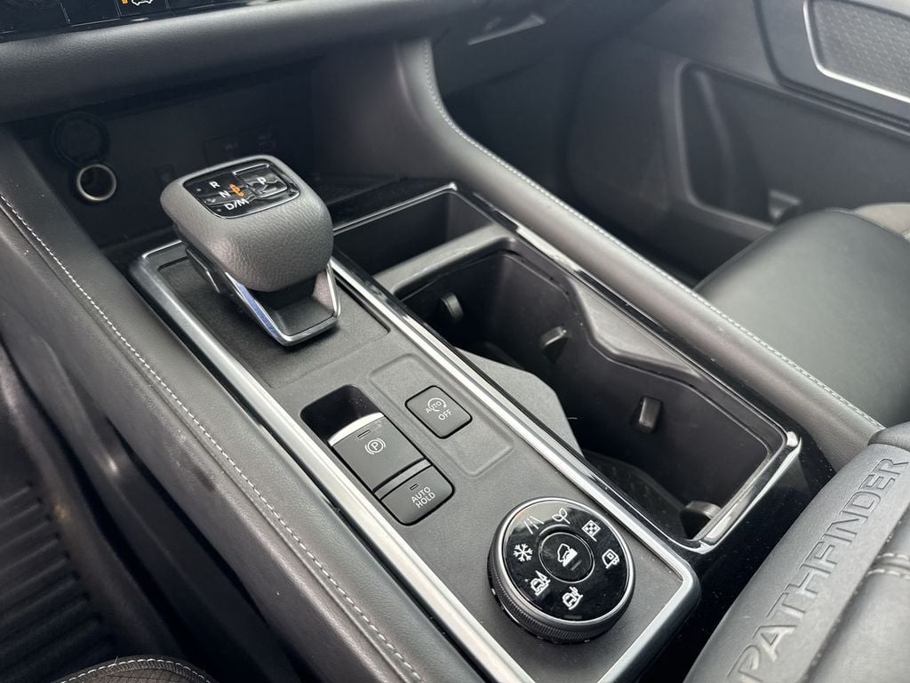 Pre-Owned 2024 Nissan Pathfinder SL - photo - 27
