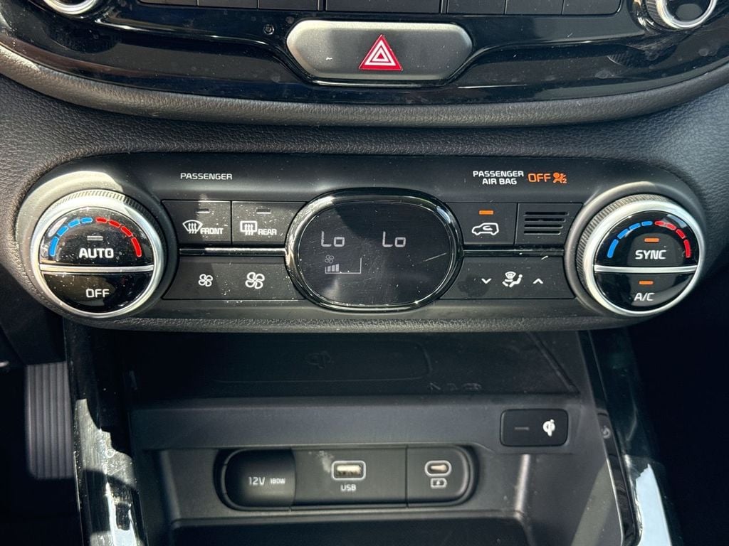 Pre-Owned 2024 Kia Soul GT-Line - photo - 29