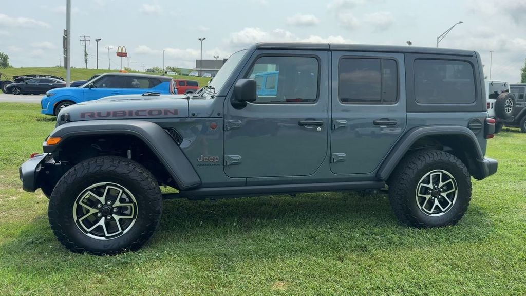 Pre-Owned 2025 Jeep Wrangler Rubicon - photo - 2