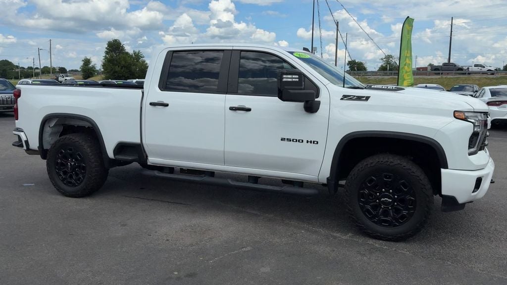 Pre-Owned 2024 Chevrolet Silverado 2500HD LT - photo - 7