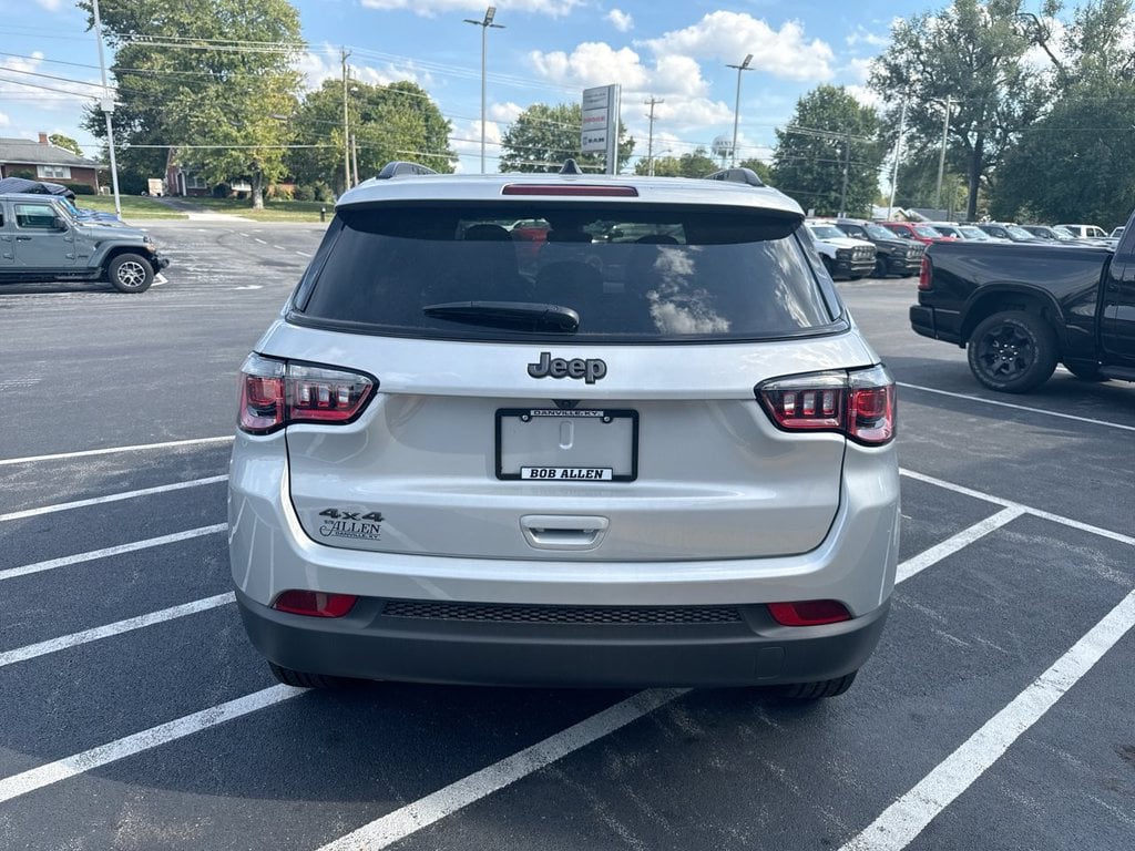 New 2026 Jeep Compass Latitude - photo - 17