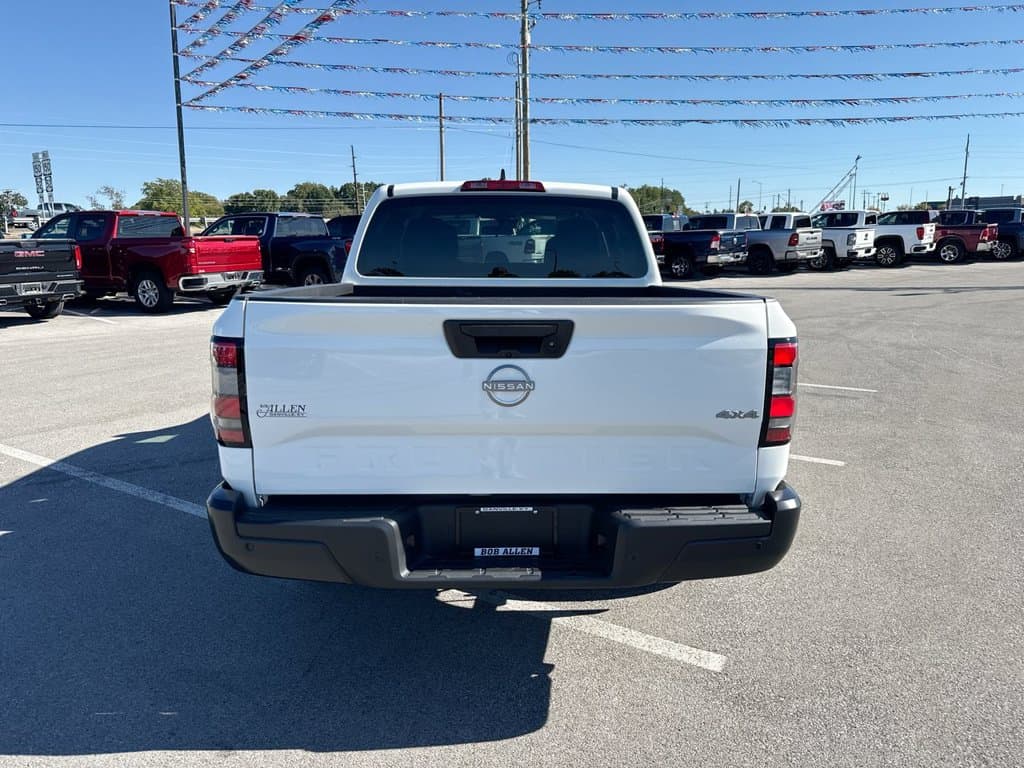 Pre-Owned 2024 Nissan Frontier S - photo - 17