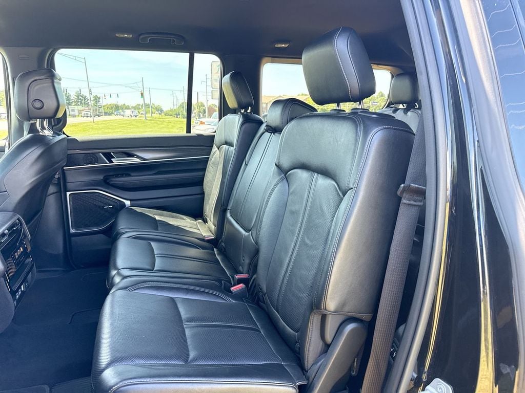 Pre-Owned 2023 Jeep Wagoneer Series III - photo - 20