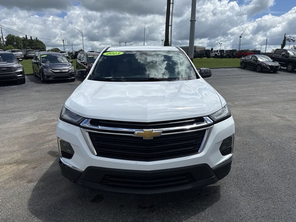 Pre-Owned 2023 Chevrolet Traverse LS - photo - 15