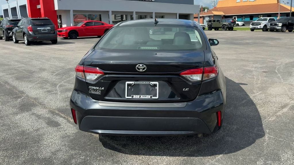 Pre-Owned 2022 Toyota Corolla LE - photo - 5