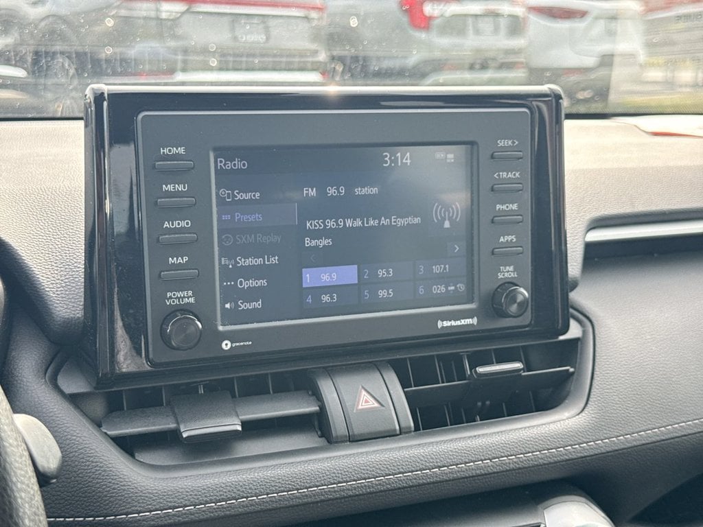 Pre-Owned 2021 Toyota RAV4 LE - photo - 26